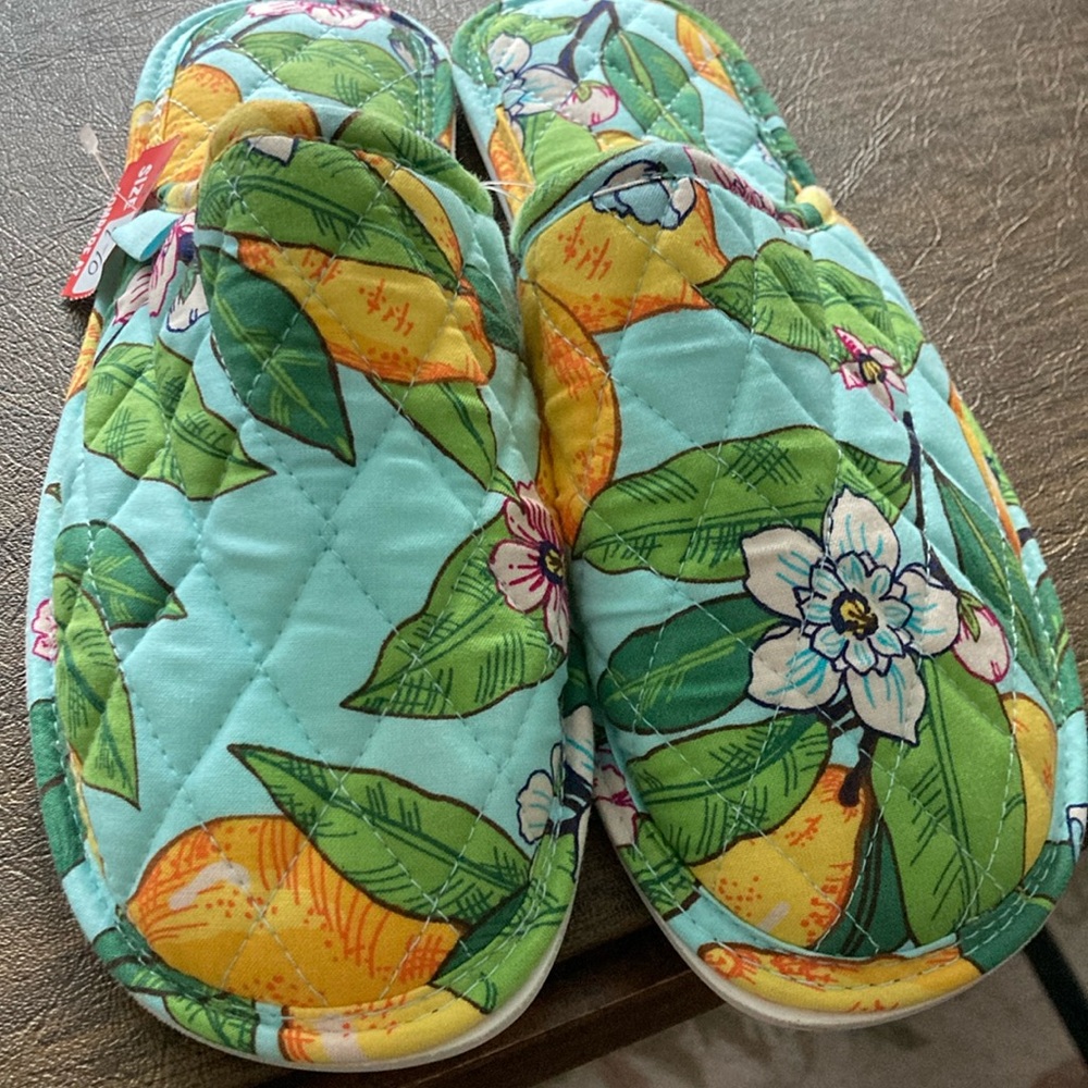 Size Large 9-10 slippers NWT ( as is)
